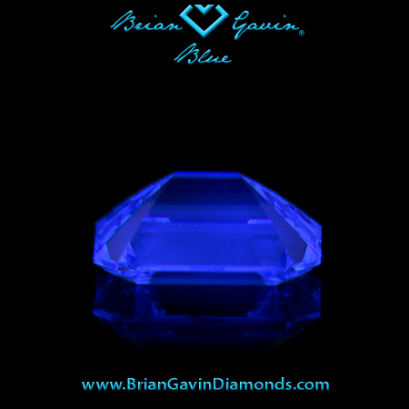 0.827 G VVS2 Blue Emerald fluorescence