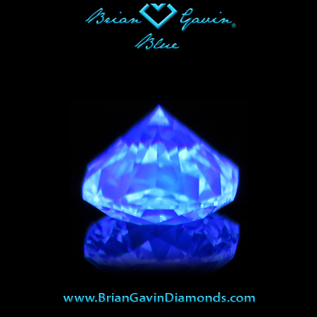 0.383 I VVS1 Blue Cushion fluorescence